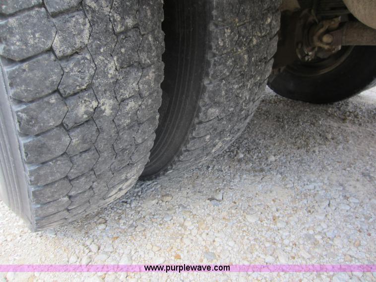 image for item D2019 1998 International 3800 school bus