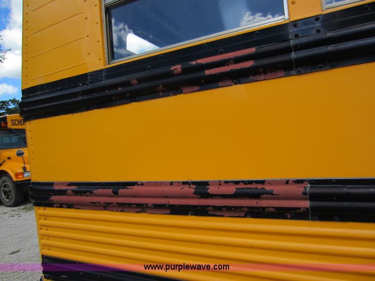 image for item D2019 1998 International 3800 school bus