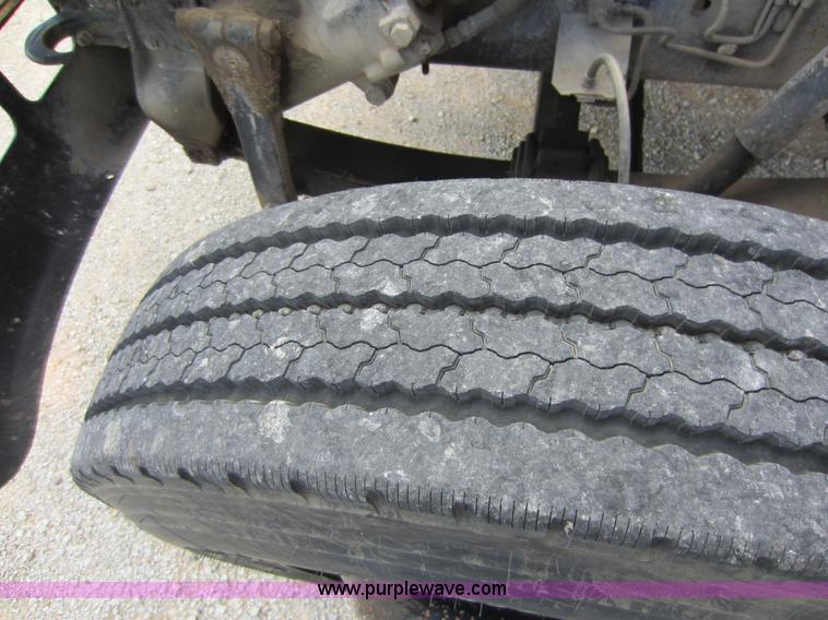 image for item D2019 1998 International 3800 school bus