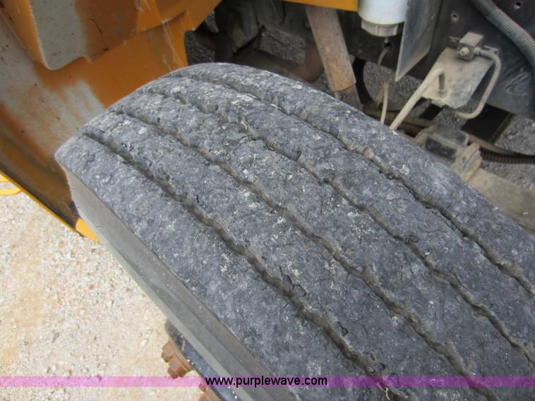 image for item D2019 1998 International 3800 school bus