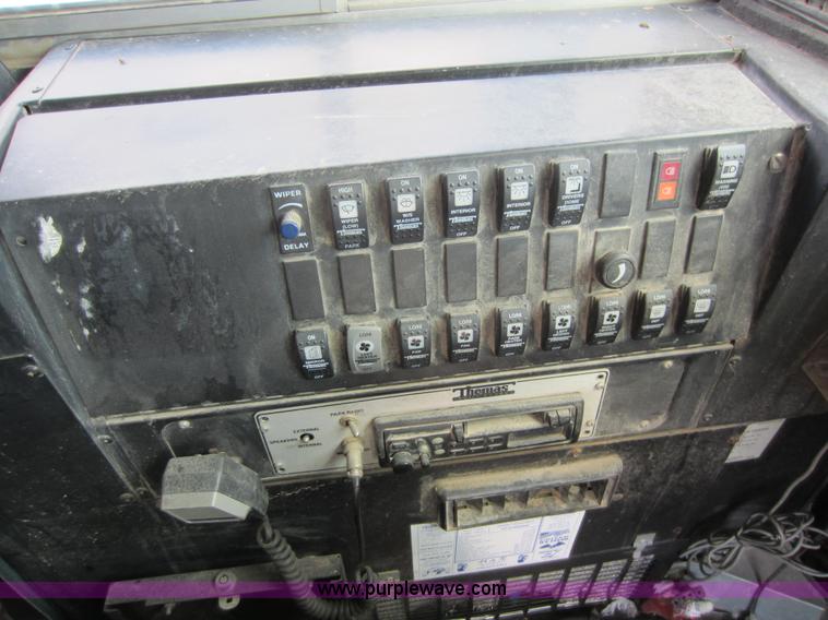 image for item D2019 1998 International 3800 school bus