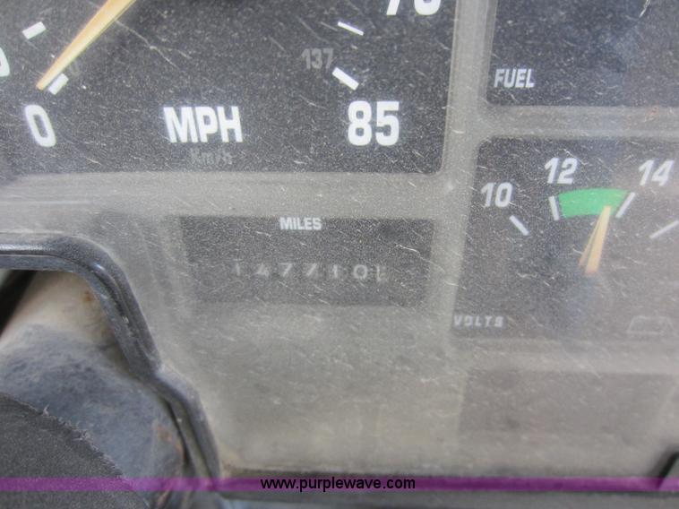 image for item D2019 1998 International 3800 school bus