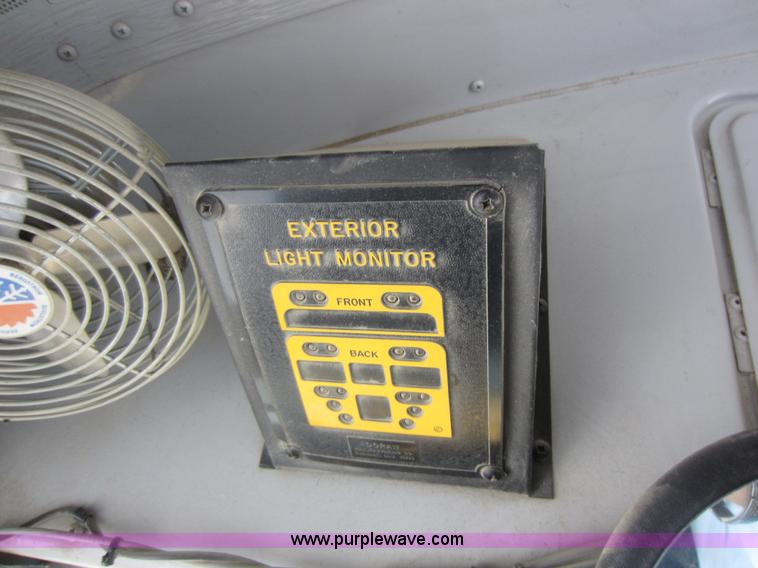 image for item D2019 1998 International 3800 school bus