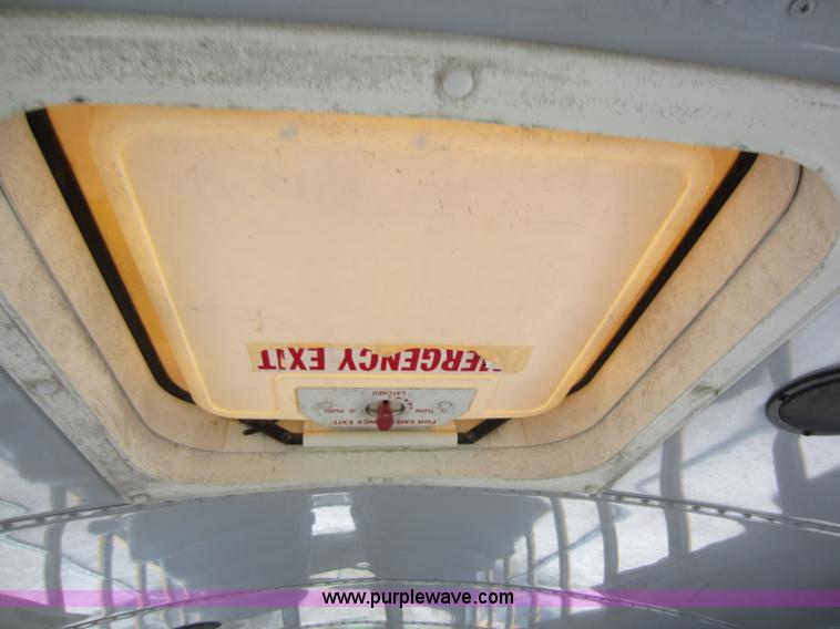 image for item D2019 1998 International 3800 school bus