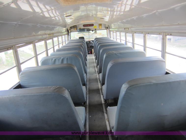 image for item D2019 1998 International 3800 school bus