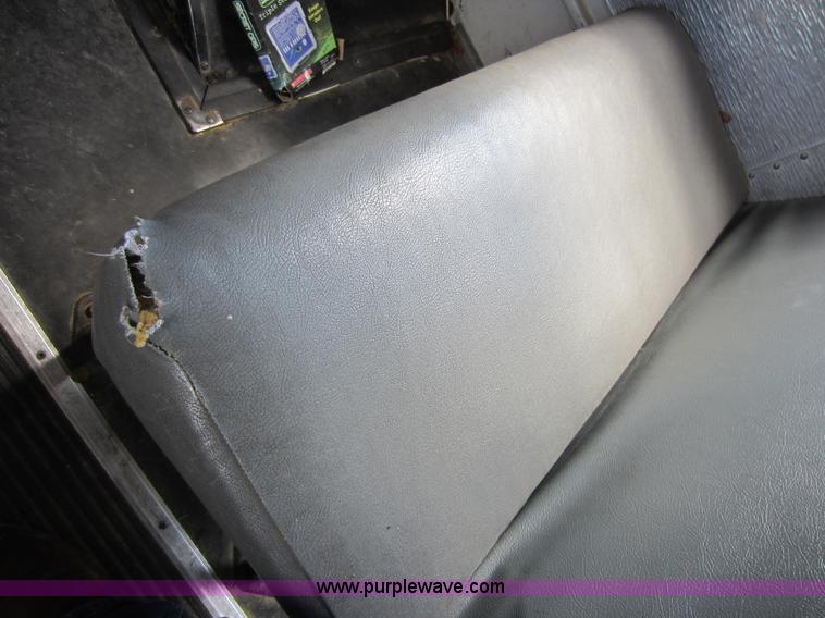 image for item D2019 1998 International 3800 school bus