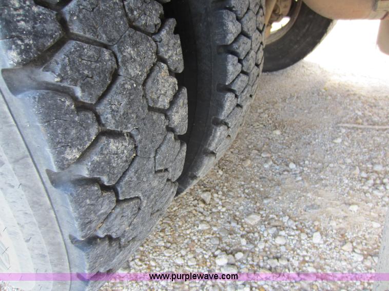 image for item D2020 1995 International 3800 school bus