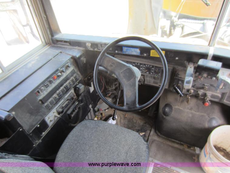 image for item D2020 1995 International 3800 school bus