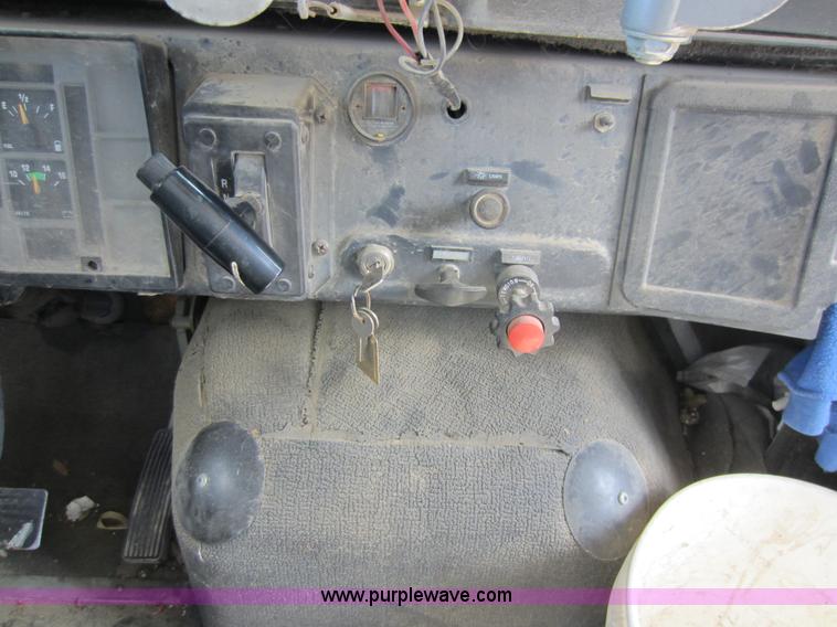 image for item D2020 1995 International 3800 school bus