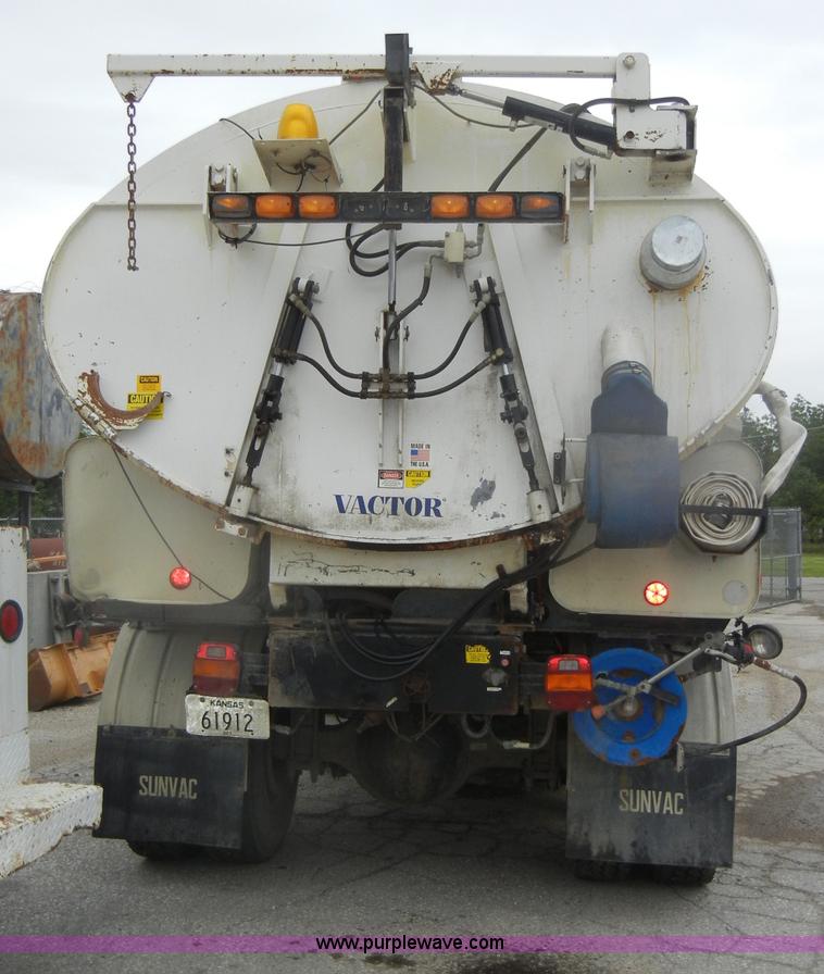 image for item D4132 1995 Ford CF7000 Sun-Vactor III sweeper truck