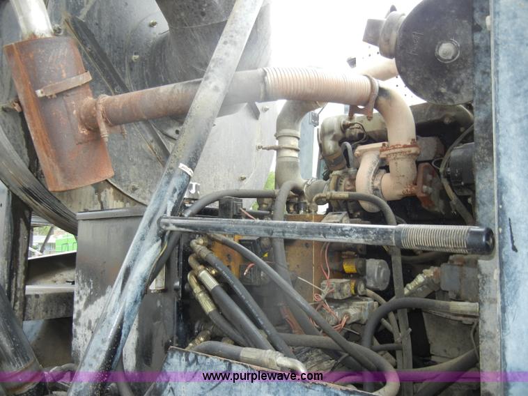 image for item D4132 1995 Ford CF7000 Sun-Vactor III sweeper truck