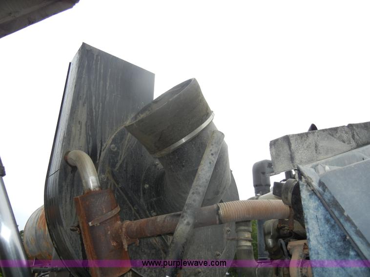 image for item D4132 1995 Ford CF7000 Sun-Vactor III sweeper truck