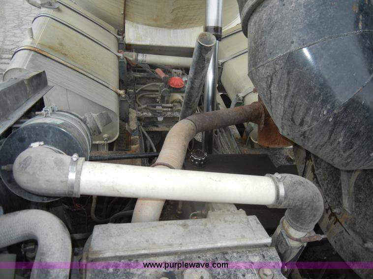 image for item D4132 1995 Ford CF7000 Sun-Vactor III sweeper truck