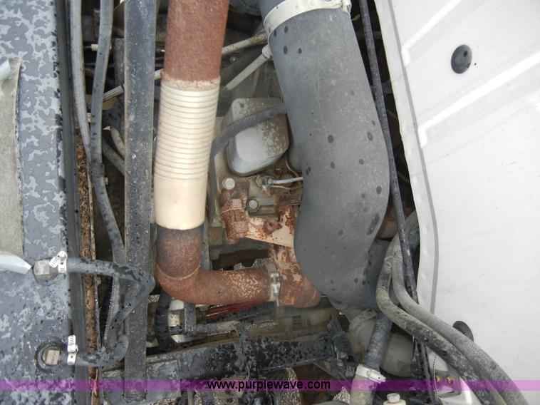 image for item D4132 1995 Ford CF7000 Sun-Vactor III sweeper truck