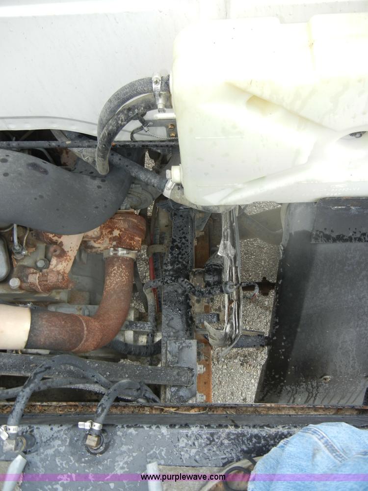 image for item D4132 1995 Ford CF7000 Sun-Vactor III sweeper truck