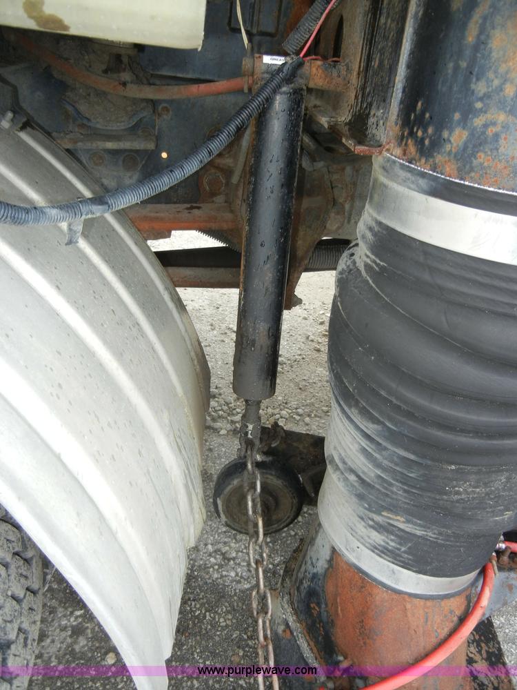 image for item D4132 1995 Ford CF7000 Sun-Vactor III sweeper truck