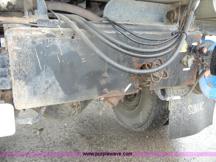 image for item D4132 1995 Ford CF7000 Sun-Vactor III sweeper truck