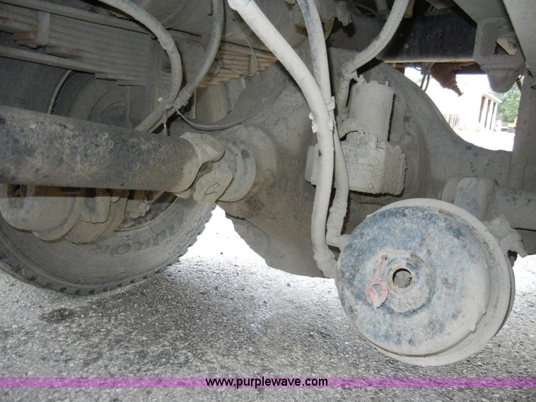 image for item D4132 1995 Ford CF7000 Sun-Vactor III sweeper truck