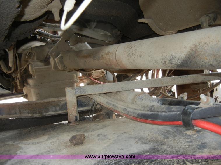 image for item D4132 1995 Ford CF7000 Sun-Vactor III sweeper truck