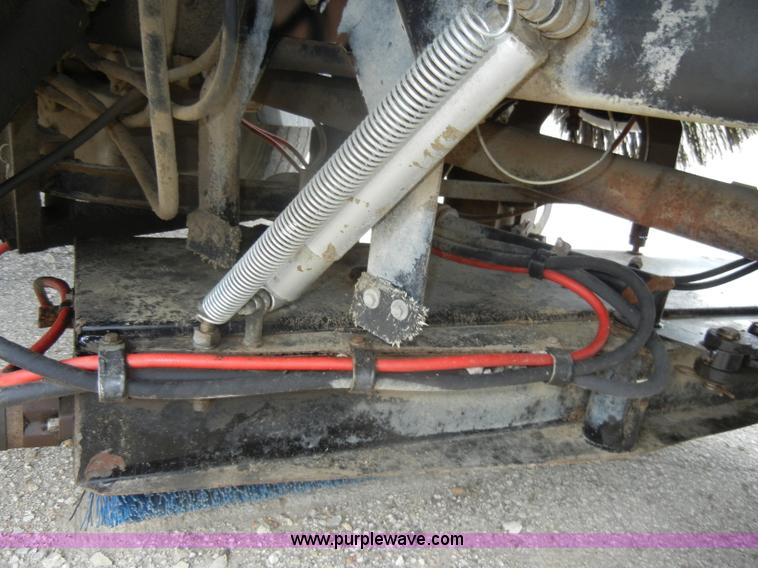 image for item D4132 1995 Ford CF7000 Sun-Vactor III sweeper truck