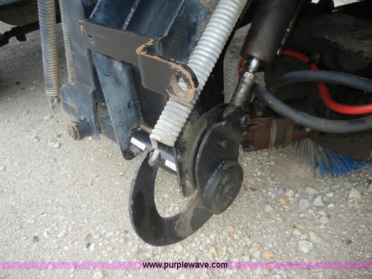 image for item D4132 1995 Ford CF7000 Sun-Vactor III sweeper truck