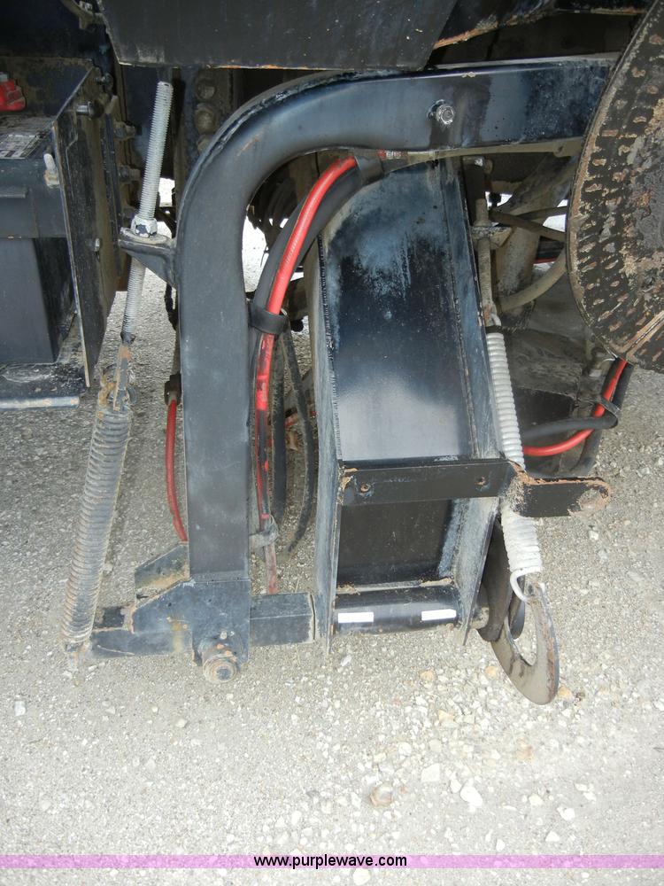 image for item D4132 1995 Ford CF7000 Sun-Vactor III sweeper truck