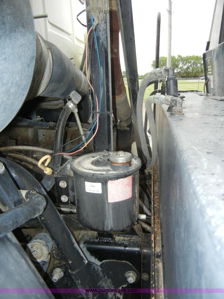 image for item D4132 1995 Ford CF7000 Sun-Vactor III sweeper truck