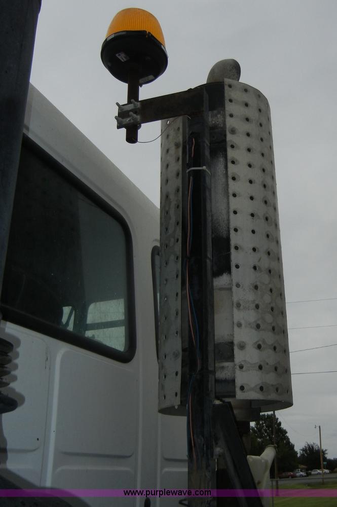 image for item D4132 1995 Ford CF7000 Sun-Vactor III sweeper truck