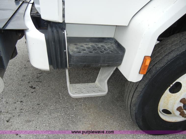 image for item D4132 1995 Ford CF7000 Sun-Vactor III sweeper truck