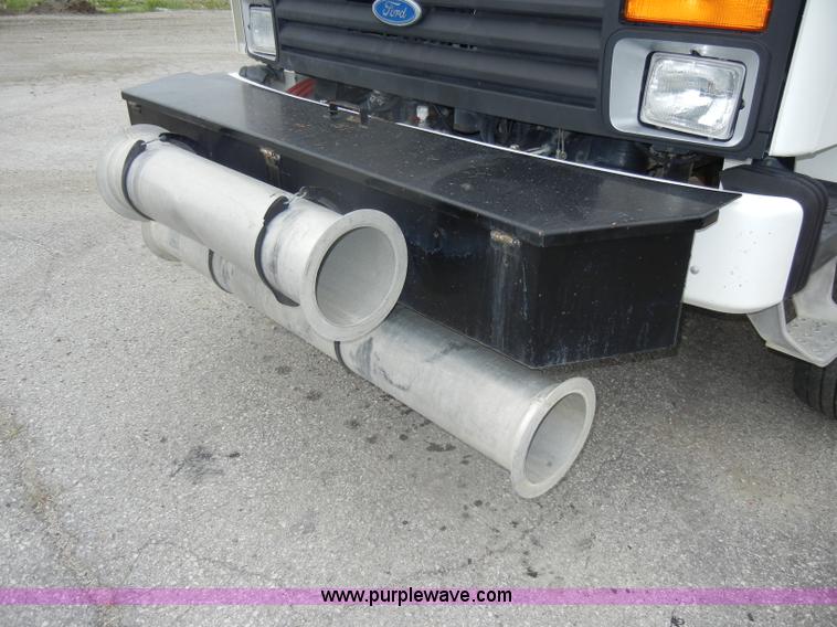 image for item D4132 1995 Ford CF7000 Sun-Vactor III sweeper truck