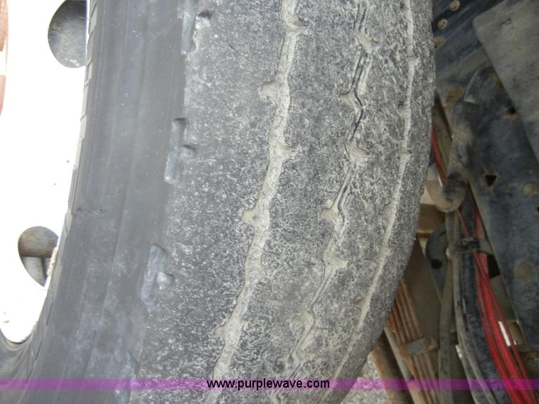 image for item D4132 1995 Ford CF7000 Sun-Vactor III sweeper truck