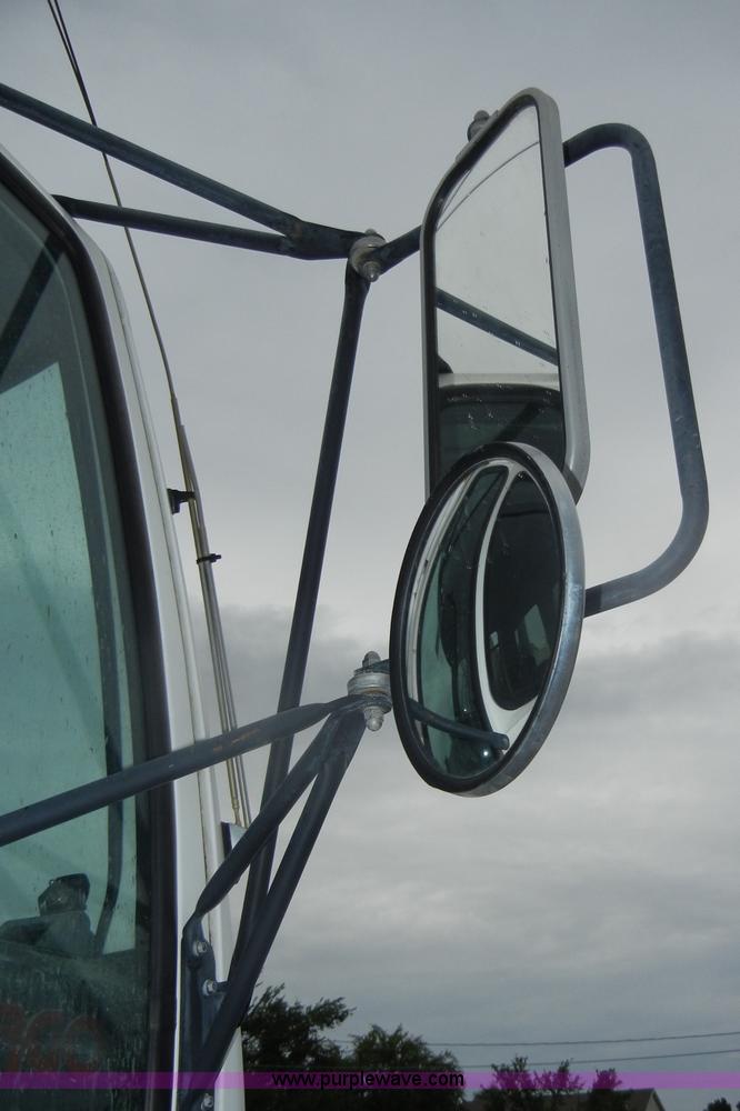 image for item D4132 1995 Ford CF7000 Sun-Vactor III sweeper truck