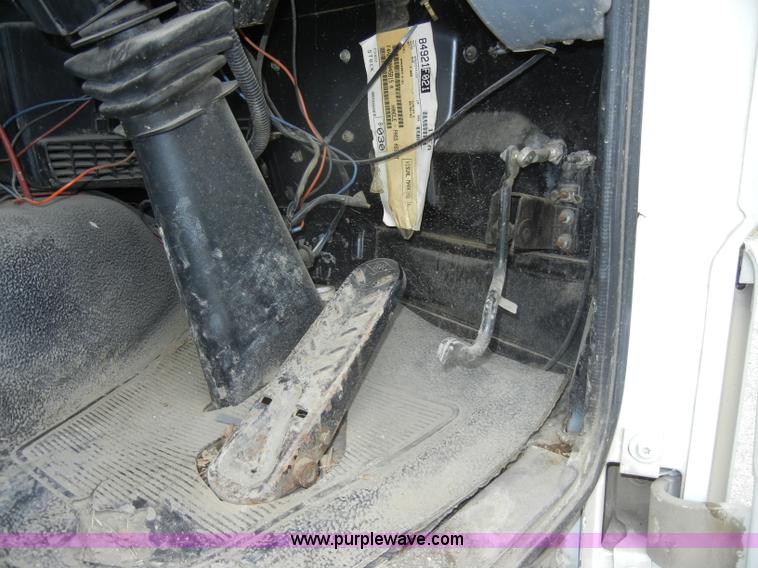image for item D4132 1995 Ford CF7000 Sun-Vactor III sweeper truck