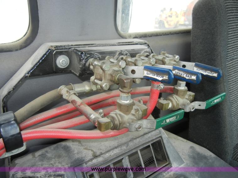 image for item D4132 1995 Ford CF7000 Sun-Vactor III sweeper truck