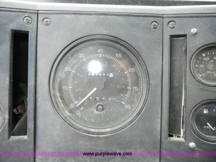 image for item D4132 1995 Ford CF7000 Sun-Vactor III sweeper truck