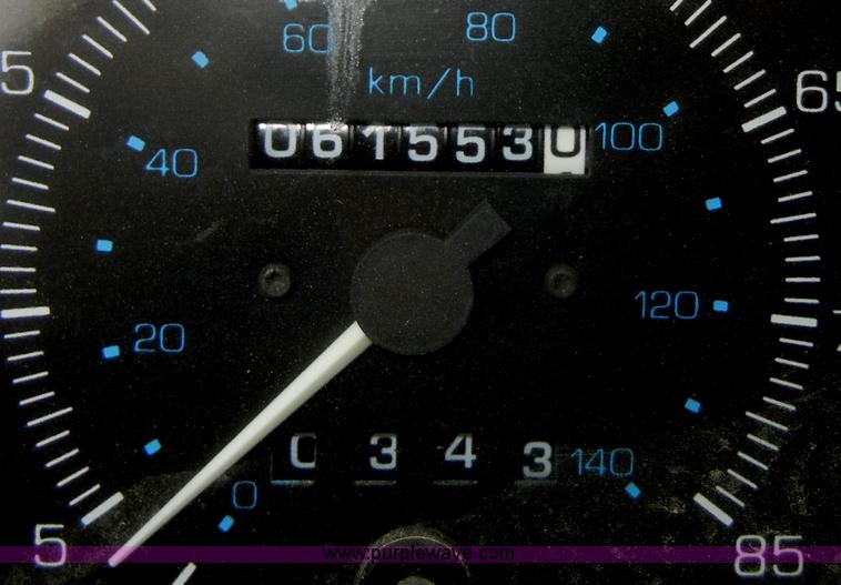 image for item D4132 1995 Ford CF7000 Sun-Vactor III sweeper truck