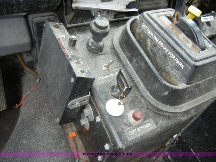 image for item D4132 1995 Ford CF7000 Sun-Vactor III sweeper truck