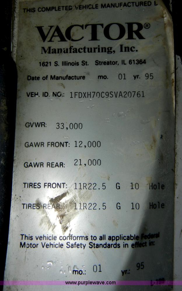 image for item D4132 1995 Ford CF7000 Sun-Vactor III sweeper truck