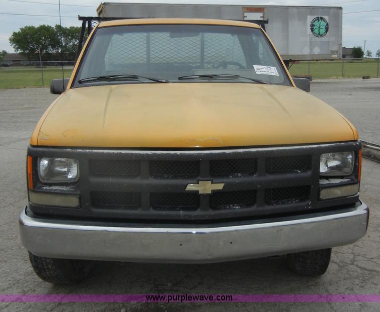 image for item D4134 1990 Chevrolet 2500 Cheyenne pickup truck
