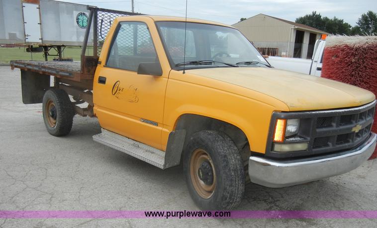 image for item D4134 1990 Chevrolet 2500 Cheyenne pickup truck