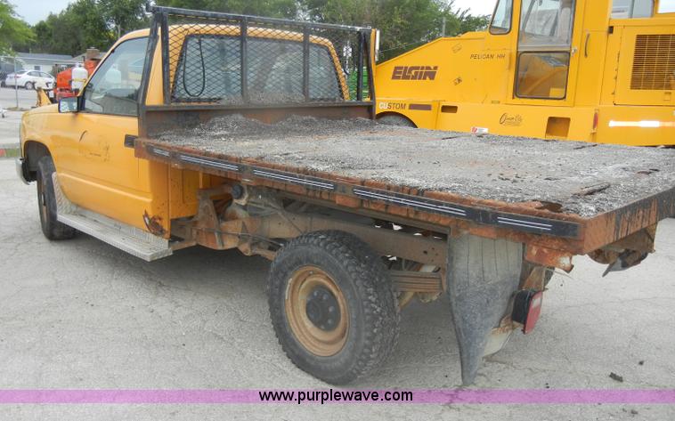 image for item D4134 1990 Chevrolet 2500 Cheyenne pickup truck