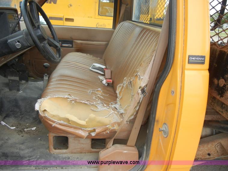 image for item D4134 1990 Chevrolet 2500 Cheyenne pickup truck