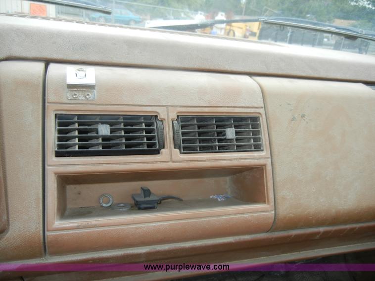 image for item D4134 1990 Chevrolet 2500 Cheyenne pickup truck