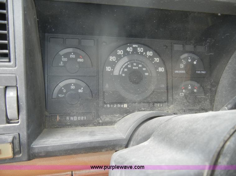 image for item D4134 1990 Chevrolet 2500 Cheyenne pickup truck