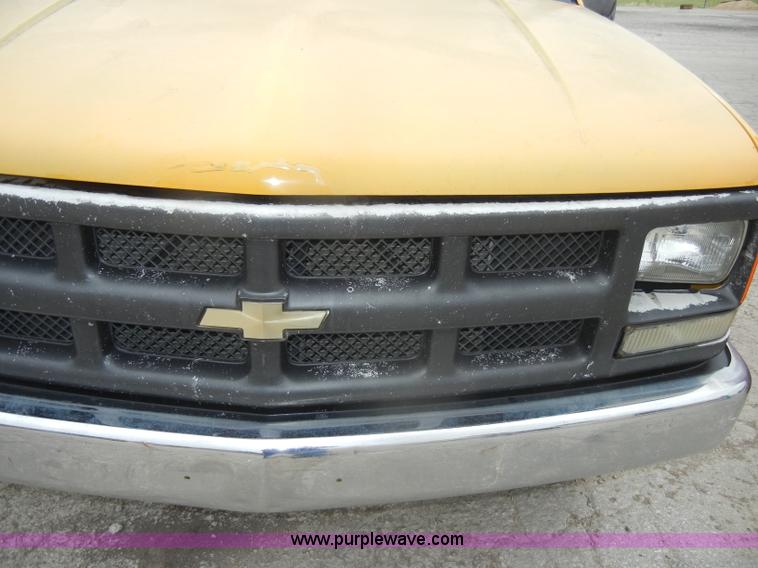 image for item D4134 1990 Chevrolet 2500 Cheyenne pickup truck