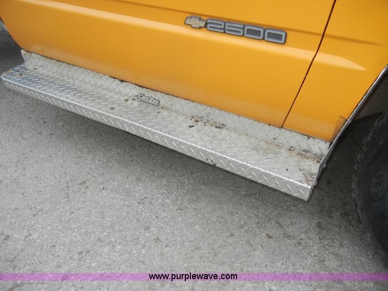 image for item D4134 1990 Chevrolet 2500 Cheyenne pickup truck