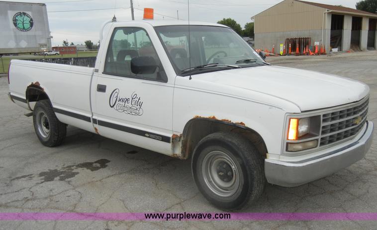 image for item D4135 1993 Chevrolet 1500 Cheyenne pickup truck