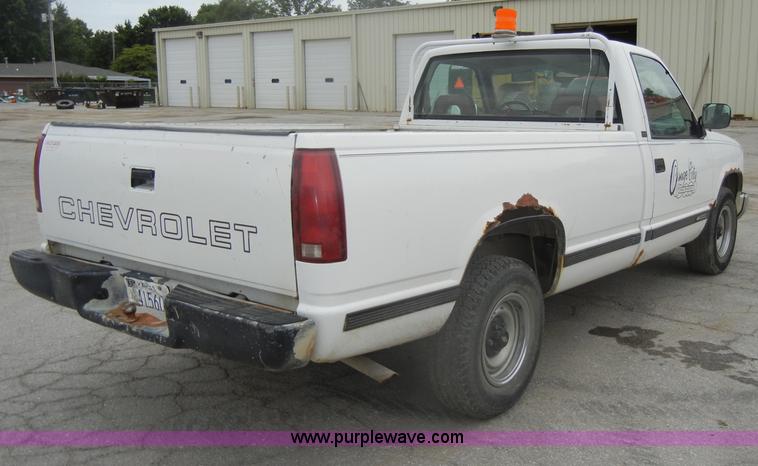 image for item D4135 1993 Chevrolet 1500 Cheyenne pickup truck