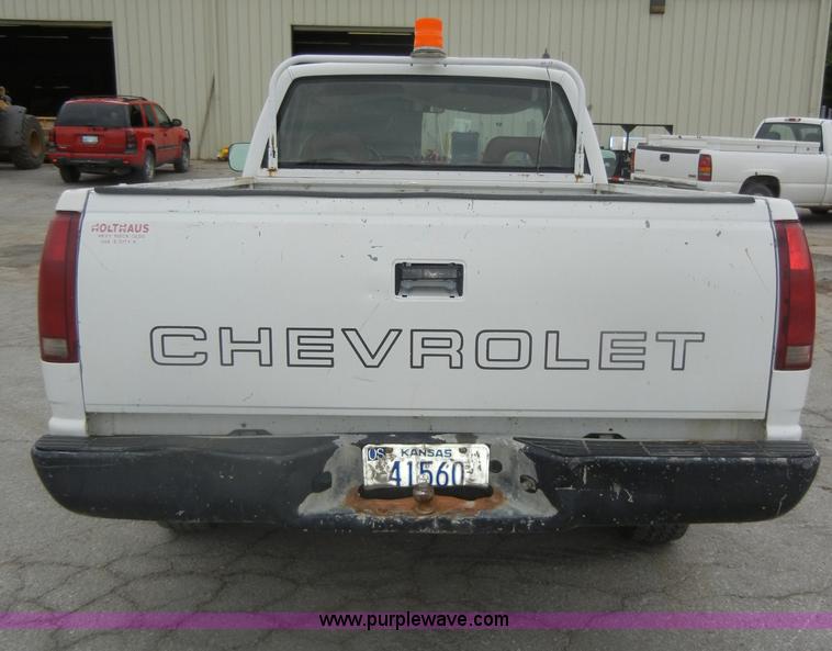 image for item D4135 1993 Chevrolet 1500 Cheyenne pickup truck