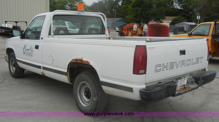 image for item D4135 1993 Chevrolet 1500 Cheyenne pickup truck